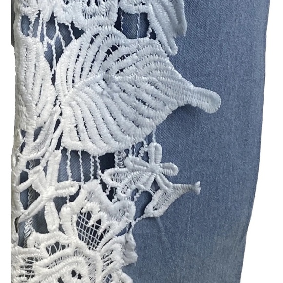 Women’s Straight Leg Jeans XXL Light Blue White Embroidered Lace Leg Distressed - Picture 6 of 12